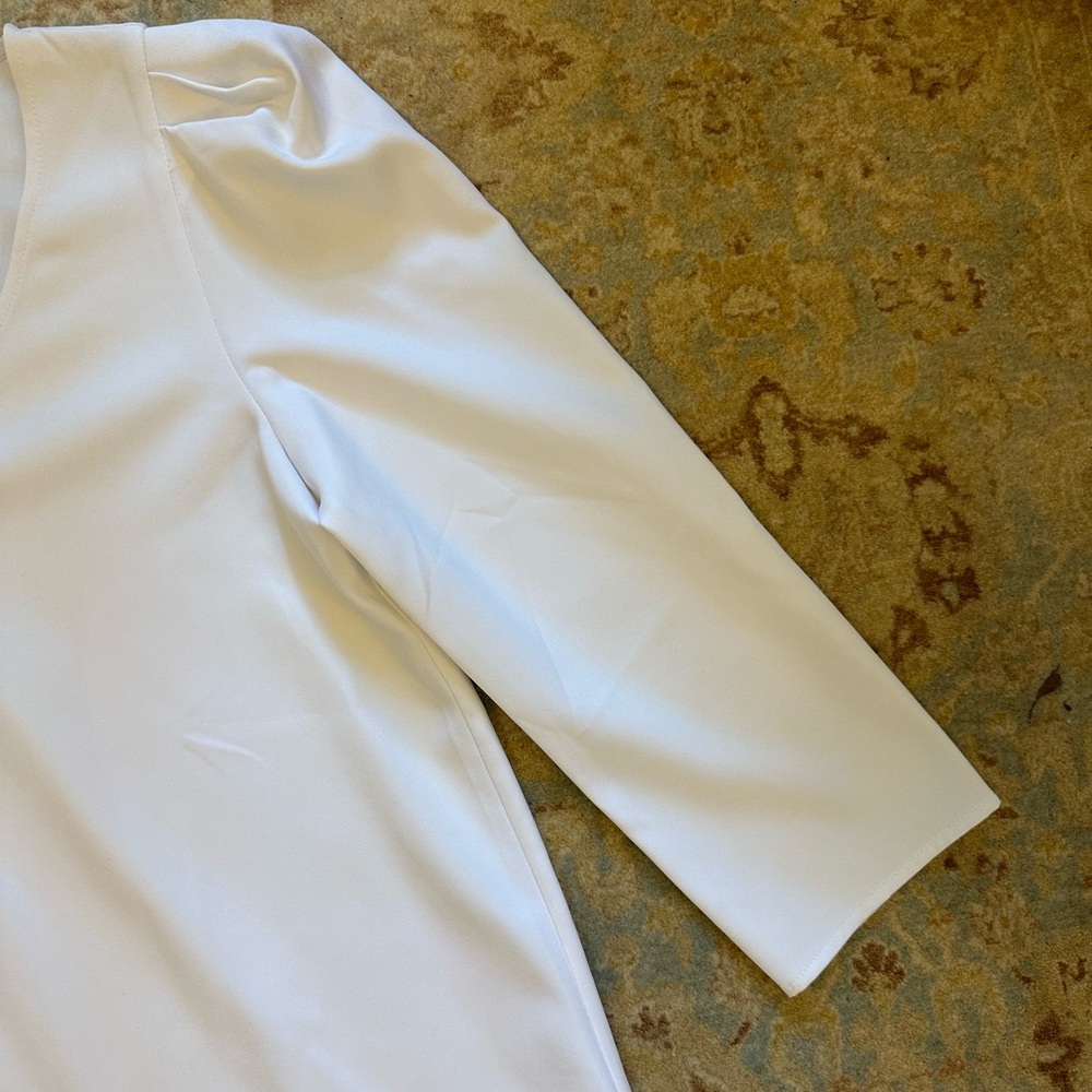 Brand New White 3/4-Sleeves Tuckernuck Blouse, Size M. - Picture 4 of 5